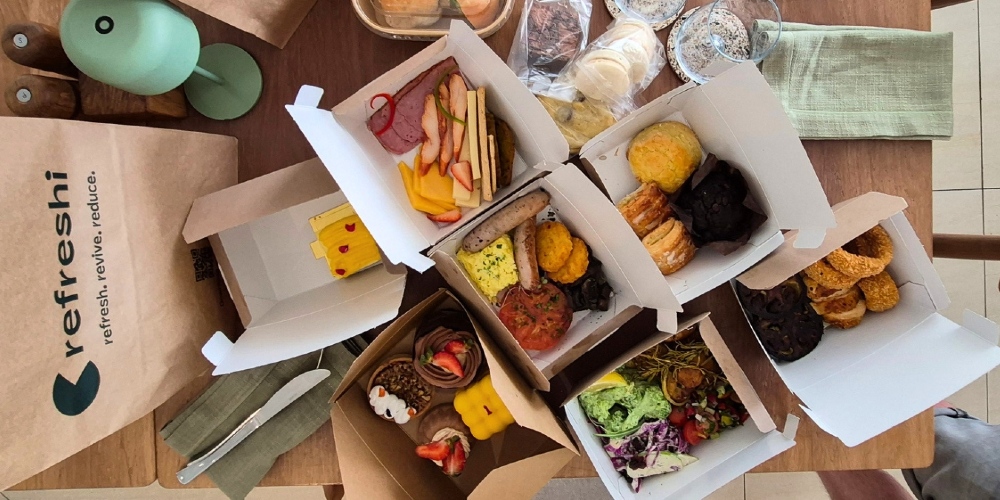 Refreshi connects surplus food from grocery stores, coffee shops, bakeries, and restaurants with consumers at discounted prices, helping businesses recover costs while cutting waste.
