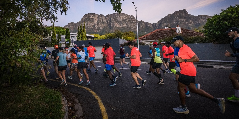 runners in the two oceans marathon